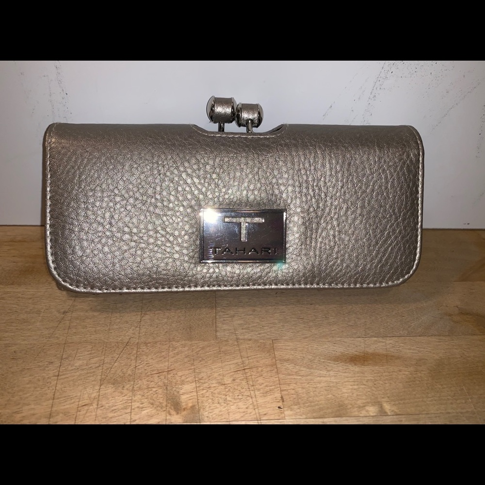 Tahari wallet